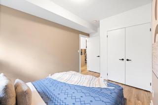 Bloordale Gem Stylish Space with Parking - 4