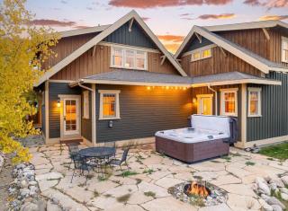 Luxe Winter Park Escape - 5BR with Hot Tub & Game Room - 5