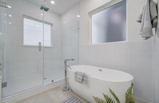 Eco-Chic Modern, KING bed, 3BR, 10 Min to NRG, Dntwn & Med Center, Inquire for dscnt - Houston - 4