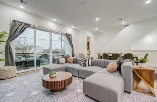 Eco-Chic Modern, KING bed, 3BR, 10 Min to NRG, Dntwn & Med Center, Inquire for dscnt - Houston - 7