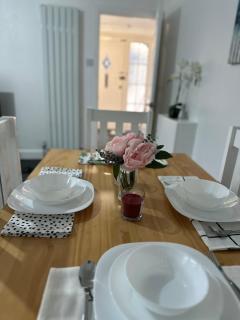 2 Bedroom Ground Floor Flat in Dartford with Free Parking - 20 minutes to London - 5