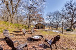 Hike, Fish and Explore Family Cabin in Sulphur! - Sulphur - 0