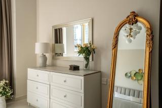 Vibrant 1br In Jbr, Top Location - 2