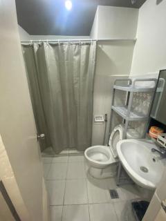 Budget Rustic Charm with Netflix Wifi and Pool - Mesaverte Residences - 5