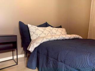 Aurora City Retreat Free Parking & Free WiFi - 7