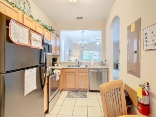 Family Getaway: 4BR Townhome by Old Town - Orlando - 1