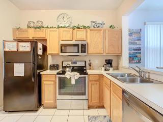 Family Getaway: 4BR Townhome by Old Town - 2