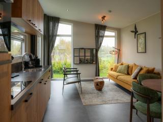 Luxury holiday home surrounded by water and forest - Sint Nicolaasga - 4