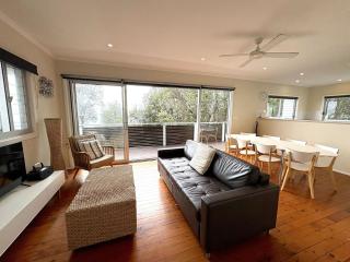 The Dolphin Beach House Vincentia Stay for 3 Pay for 2! - Beachfront In Vincentia - Vincentia - 6