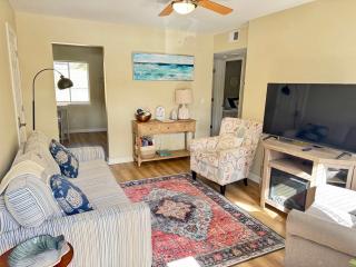Updated 2 bedroom Beach Bungalow - Walk to the beach - Hilton Head Island - 0