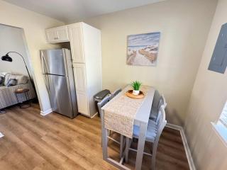 Updated 2 bedroom Beach Bungalow - Walk to the beach - Hilton Head Island - 3