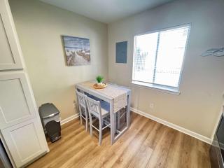 Updated 2 bedroom Beach Bungalow - Walk to the beach - Hilton Head Island - 2