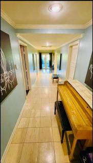 Women Only Oasis in City Center Private Bedroom Large Estate View Pool Encino Hills Sherman Oaks 405-101 xSepulveda - - 1