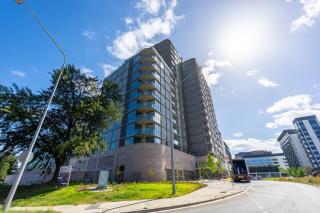 Modern 2 Bedroom Apartment in Phillip with Parking - Phillip - 9