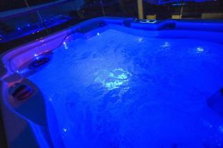 Luxurious cabin for couples with hot tub lake view - Aleksinac - 9