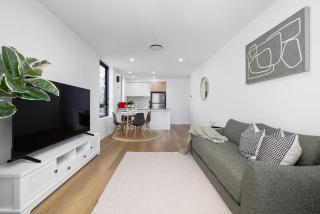 Newly Settled One Bedroom Apartment with Parking Surfers Paradise - Gold Coast - 6