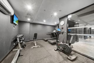 Central 1-Bed Apartment with Pool and Gym Access - 8