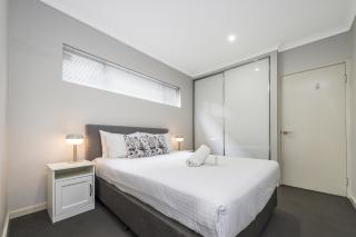 Mirrabooka 3-Bed Close to Shopping Centre - Perth - 6