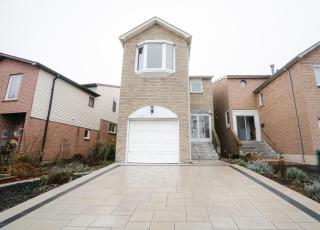 Spacious 4 bedroom Home - 15 mins from YYZ airport - 9