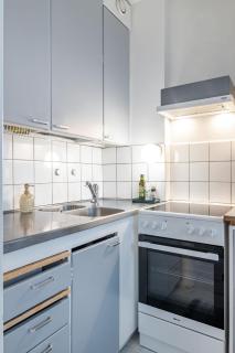 Compact Studio with Balcony next to Railway Station - 3