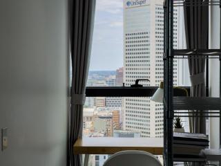 Shared Apartment Cozy Queen Room with Balcony - 5