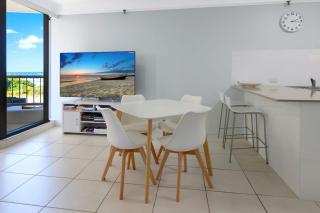 Beachside 1 BDR Ocean View Apartment Broadbeach - Gold Coast - 2