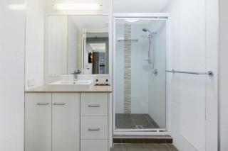 Beachside 1 BDR Ocean View Apartment Broadbeach - Gold Coast - 1