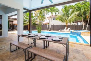 Villa Luxe 5BR Pool & Jacuzzi Fire Pit Piano - 9