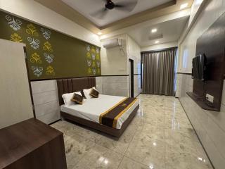 Majestic Inn - 1