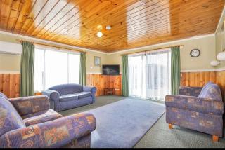 10-72 at Kellraine - Fully self contained - St Helens - 4