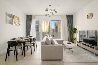 Modern 1BR Apartment Steps from Beach and Dubai Nightlife - 1