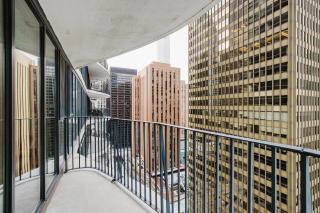 Blueground Lakeshore East pool wd nr park CHI-1199 - 3