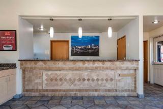 Econo Lodge Portland Airport - Portland - 8