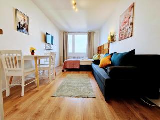 LIVE-INN PRAGUE SUPERIOR SUITE FOR 1-4 GUESTS, 20 Mins to center, Lift, Gym, Reception, Parking, Roof Terrace, Game & Party Room - Prague - 6