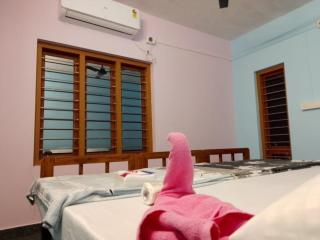 Kathoo's Lakeview Homestay - Alleppey - 1