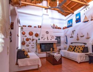 Hilltop Private Gem with Big Garden, Views and Pool - 8