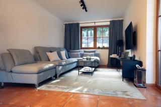 Luxus-Familienvilla mit privatem Pool und XXL Whirlpool, Kamin, Grill & Blick in die Weinberge - 1