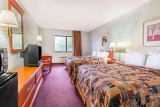 Days Inn by Wyndham Topeka - Topeka - 3