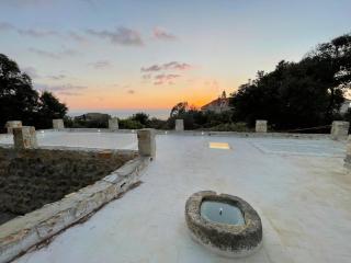 Bella Guesthouse with Garden, Pool & Jacuzzi - 2