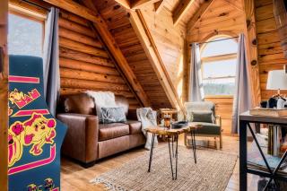 The Lookout - Log Cabin - Fireplace - FireTable - Hot Tub - PS5 - Bears - Gatlinburg - 5