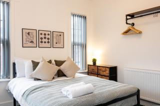 Private ensuite rooms with kitchen access by Irwell Stays - Manchester - 2