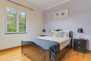 Porto Moniz Yellow House - 4