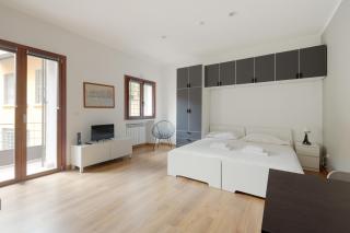 GuestHost - Bright Studio with Balcony in Milan - Milan - 0