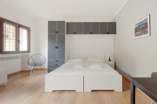 GuestHost - Bright Studio with Balcony in Milan - Milan - 9