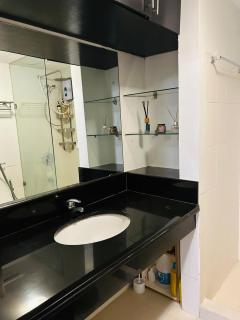 The Mindful Home - 2BR Cozy Condo near NAIA - Manila - 9
