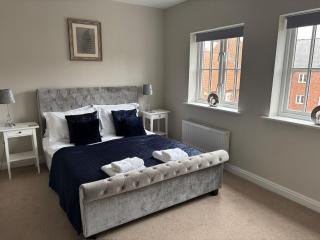 Stylish & spacious harbour-view townhouse with parking - Whitby - 4