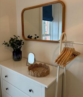 Dracula seafront, dog-friendly apartment with on-street parking - Whitby - 7