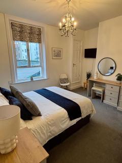Dracula seafront, dog-friendly apartment with on-street parking - Whitby - 5