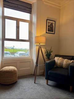Dracula seafront, dog-friendly apartment with on-street parking - Whitby - 2