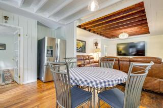 2 Mi to Fairhope Pier Home with Large Yard! - Fairhope - 2
